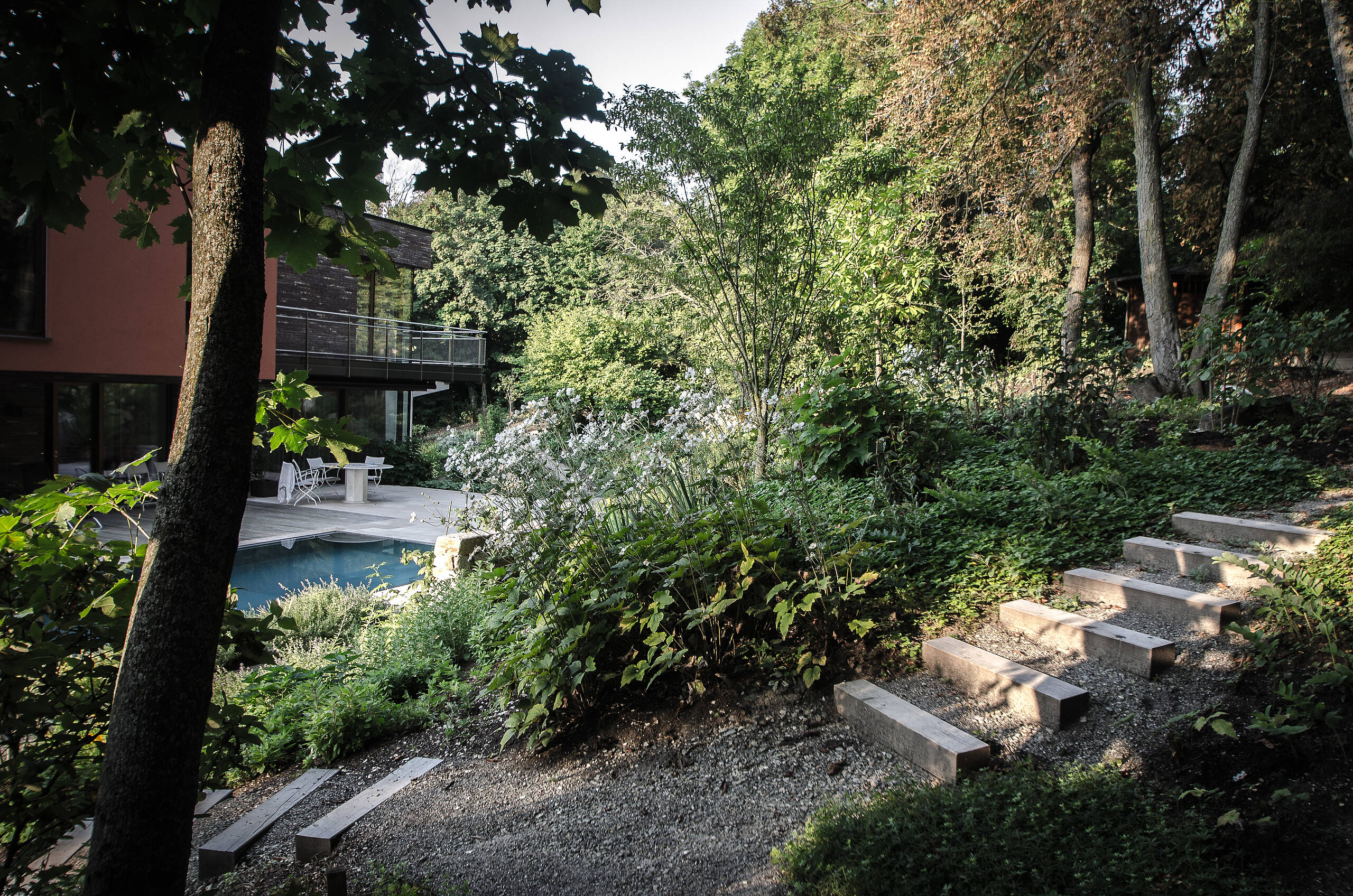 Outdoorpool in der Natur