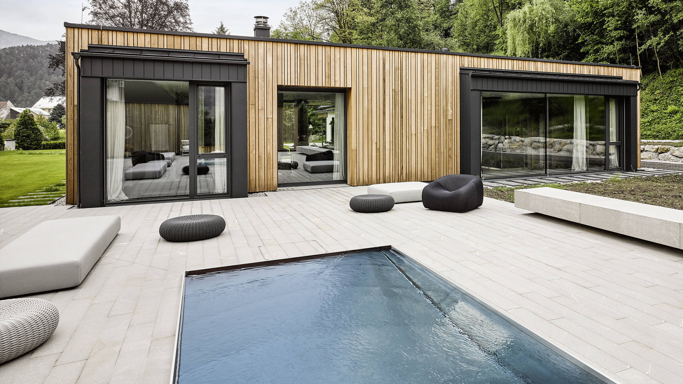 modernes Outdoorpool