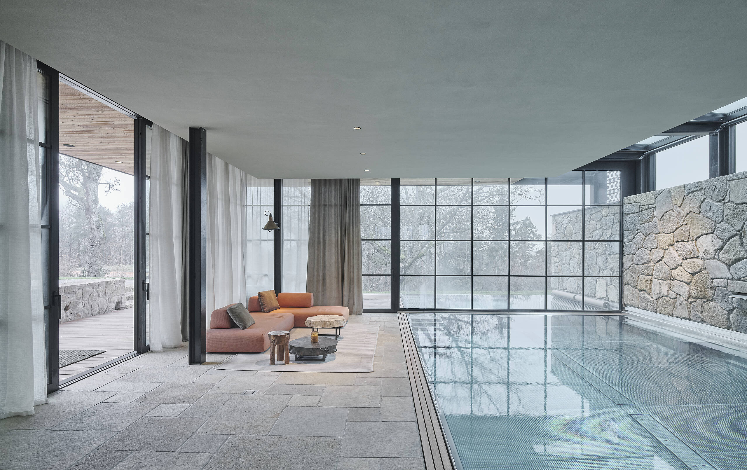 modernes Indoorpool 