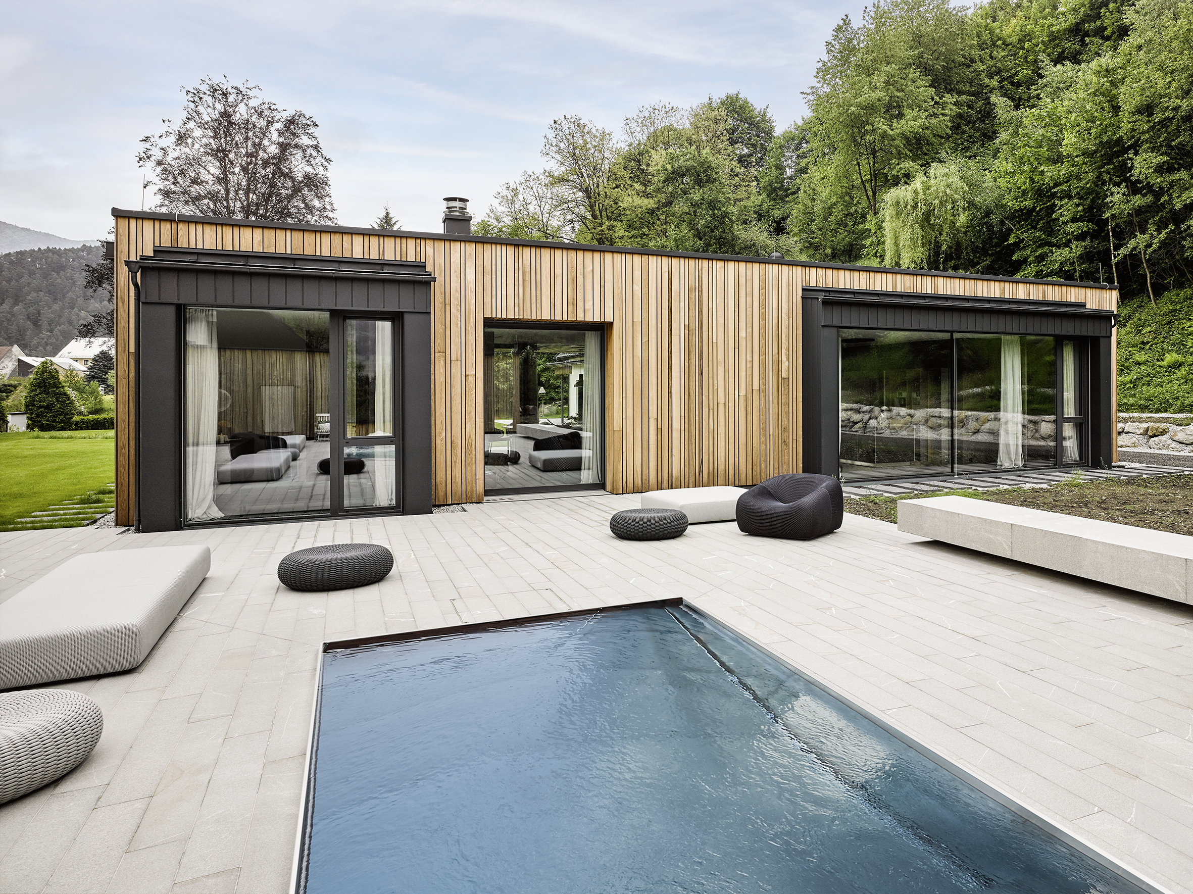 modernes Outdoorpool